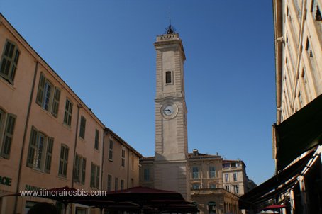 Rues de Nîmes la tour de l'horloge