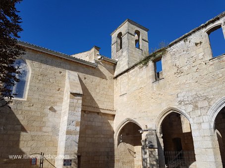 Visite de Saint Emilion le Cloître des Cordeliers le clocher