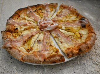 Restaurant Scoglio di Frisio, pizza au lard de Colonata