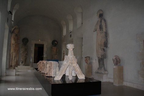 Palais du Tau à Reims salle des sculptures originales protégées des intempéries