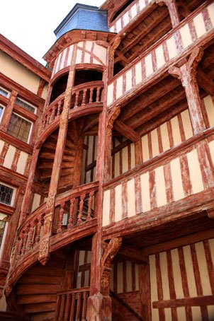 Visite de la ville de Troyes la façade de l'Hôtel du Lion Noir
