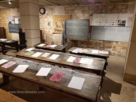Visite de Rochefort le musée des commerces d'autrefois la salle de classe