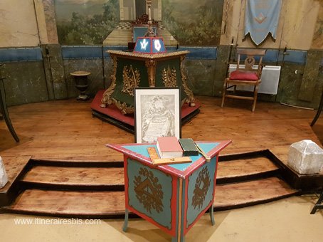 Visite de Rochefort la Loge Maçonnique bureau du vénérable Maître