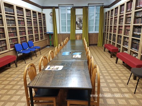 Visite de Rochefort la Loge Maçonnique la bibliothèque