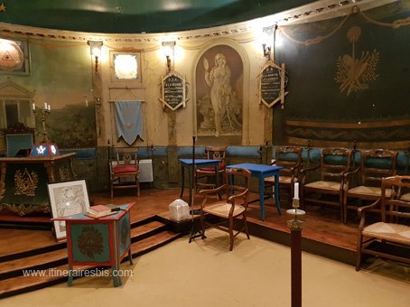 Visite de Rochefort la Loge Maçonnique médaillons