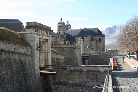 Visite de Briançon entrée de la citadelle fortifiée par Vauban