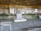 Visite des grottes troglodytiques de La Roque Saint Christophe l'église