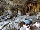 Visite des grottes troglodytiques de La Roque Saint Christophe reconstitution d'une maison