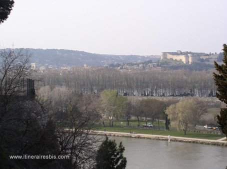 visite de la ville d'avignon photo des remparts Villeneuve-les-Avignon