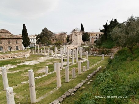 Visite de la ville d'Athènes Agora romaine avec au fond la tour des vents
