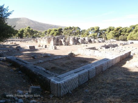 Visite du site archéologique d'Epidaure mur d'enceinte de la maison des pélerins