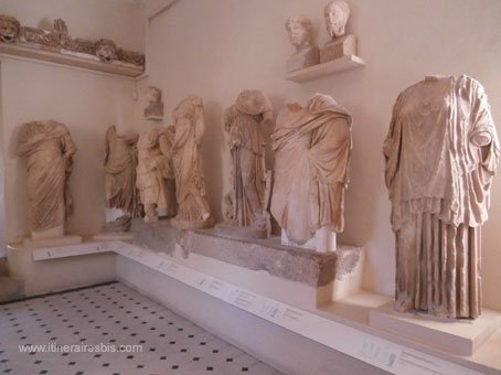 Visite du site archéologique d'Epidaure statues du musée