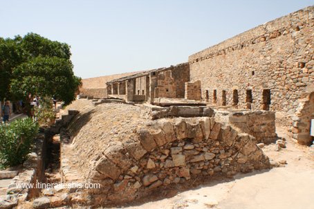 Visite spinalonga citernes à eau