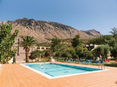 Hôtel Idi à Zaros la piscine