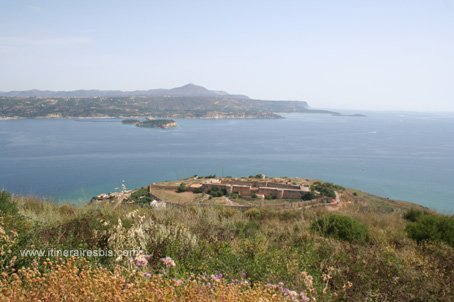 photo de l'ancien payage maritime pour accéder à la baie de souda près de xania crète