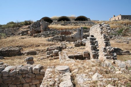 photo des bains publics Romains et des citernes de Aptera près de xania crète