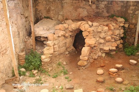 photo du système de chauffage des bains romains de Aptera près de xania crète