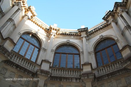 picture Heraklion city court of the town hall