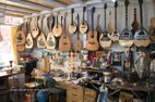 Visiter Zaros rue du village l'areelier du luthier