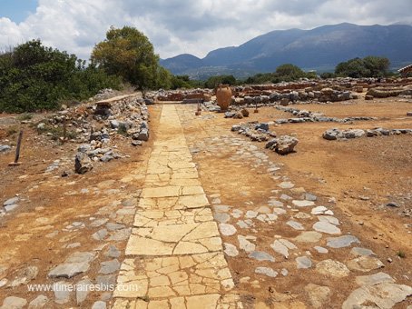 Site archéologique de Malia allée menant au centre administratif