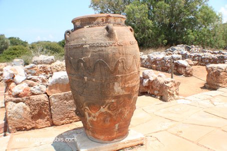 Site archéologique de Malia jarre appelée Pythosretrouvée sur place