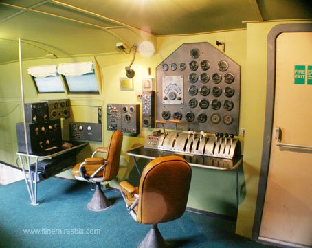 photo le poste de des mécaniciens et radios de l'hydravion