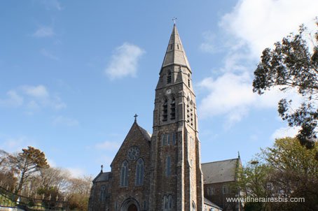 Visiter la ville de Clifden l'église