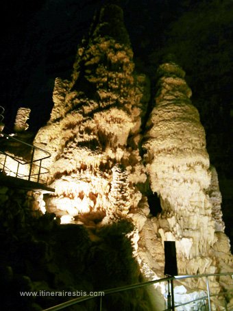 visite de la grotte de Frasassi une hauteur impressionnante