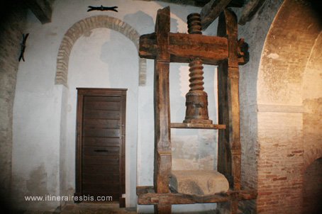 Visite de l'abbaye di Fiastra pressoir à vin