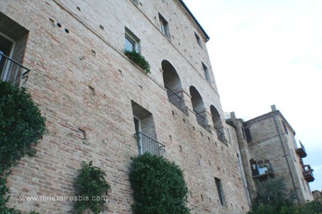 Visiter Grottammare murs de la ville