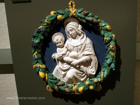 Visiter Pesaro le palais Mosca majolique de Della Robbia