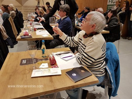 Foire à la truffe de Alba dégustation du vin de la région au Alba Trufle Show