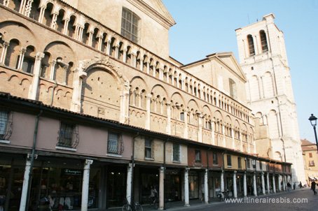 Visite de la ville de Ferrare la Cathédrale et les arcades commerçantes