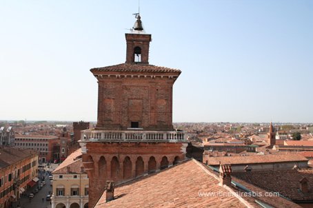 Visite de la ville de Ferrare La tour des Lions du Château de Ferrare vue sur la ville