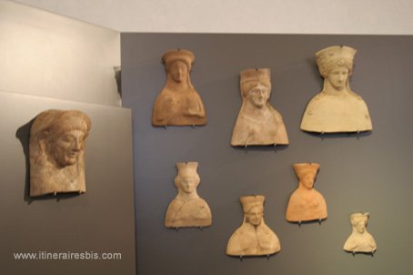 Visite de la ville de Ferrare Le musée archéologique divinités retrouvées dans les tombes de Spina
