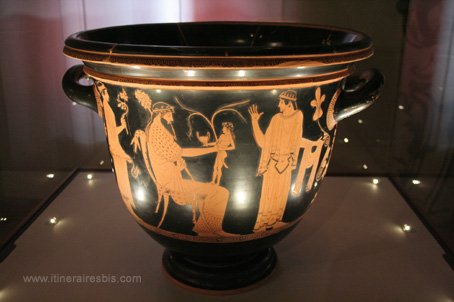 Visite de la ville de Ferrare Le musée archéologique Vase retrouvé dans les tombes de Spina