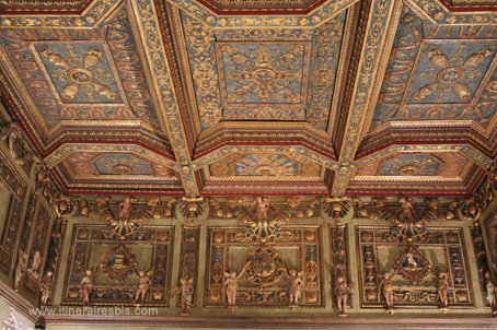 Visite de la ville de Ferrare le Palais Schifanoia plafond à caissons