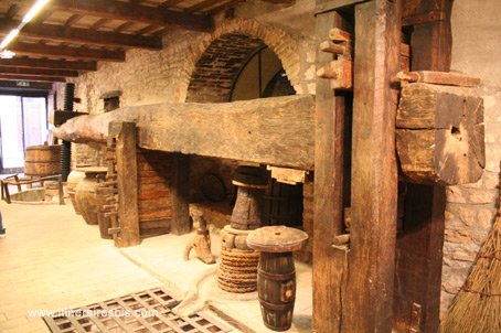 Visite de la ville de Costacciaro le pressoir à huile