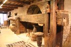 visite de la ville de Costacciaro musée pressoir olives