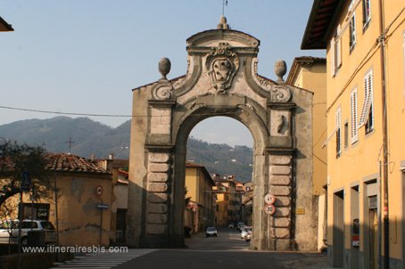 Visite de Pescia la porte Fiorentina