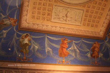 Visite du marché de noël de Govone le château peinture au plafond en trompe-l'oeil