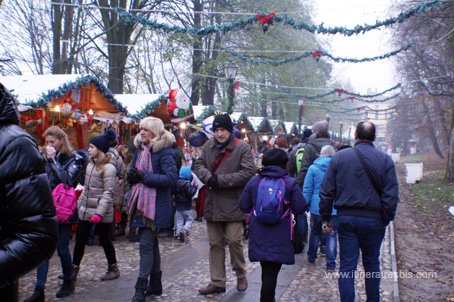 Visite de Govone les allées du marché de noël 